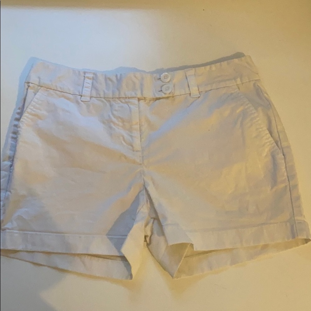 White Vineyard Vines shorts